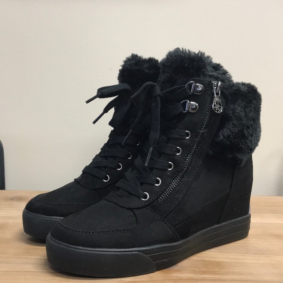 guess women's dustyn wedge sneakers